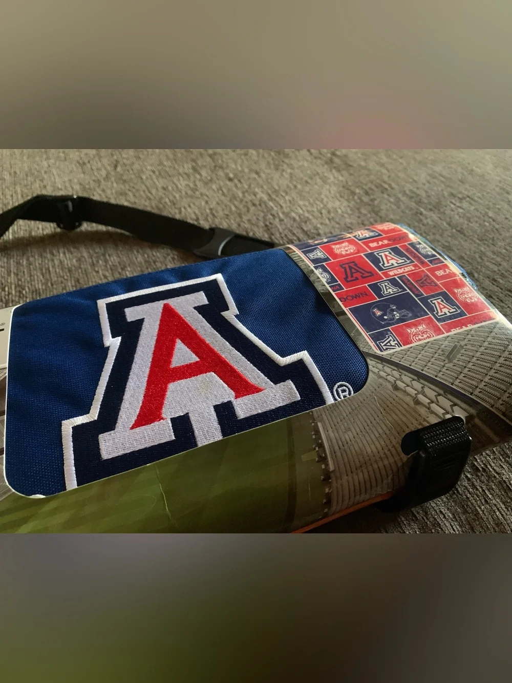 Uphill sports water resistant stadium blanket
